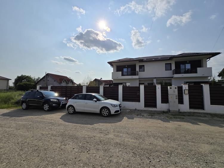 Duplex cu 3 camere cu Teren 250 Mp în Aninoasa