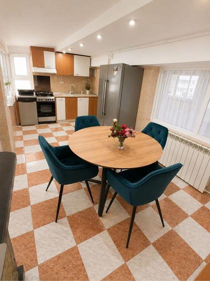 Apartament cu 4 camere decomandat în Ultracentral