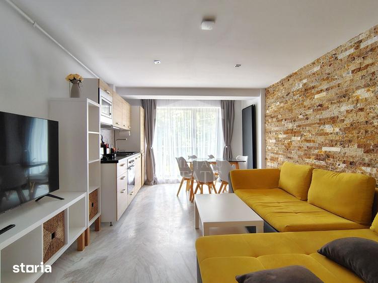 Apartament cu 3 camere decomandat în Piața