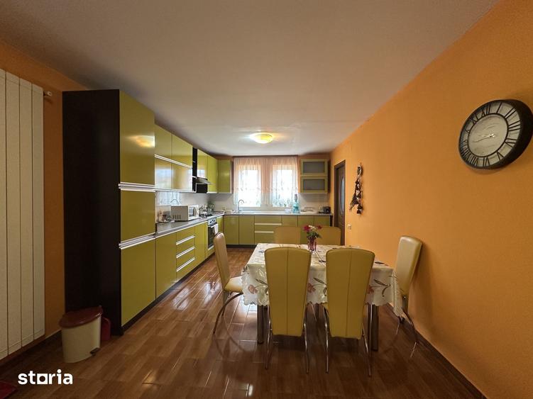 Casă cu 6 camere cu Teren 2250 Mp în Fulga