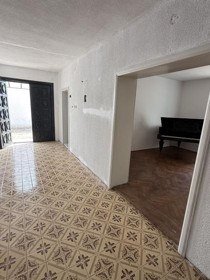 Casă cu 4 camere cu Canalizare în Central