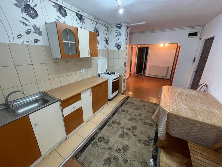 Apartament cu 3 camere semidecomandat în Florești — fotografia 2