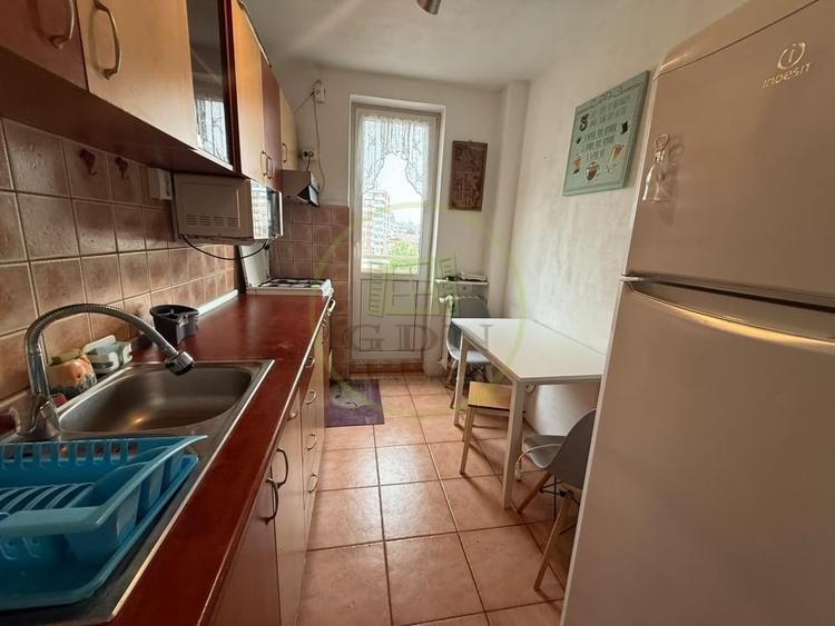 Apartament cu 2 camere semidecomandat, mobilat în Central