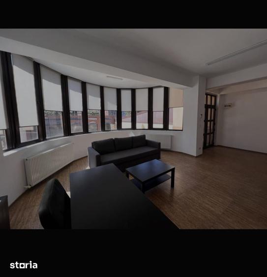 Casă cu 9 camere cu Teren 174 Mp în Colentina