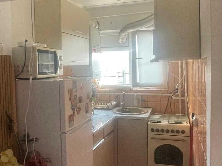 Apartament cu 3 camere decomandat, mobilat în Valea Rosie