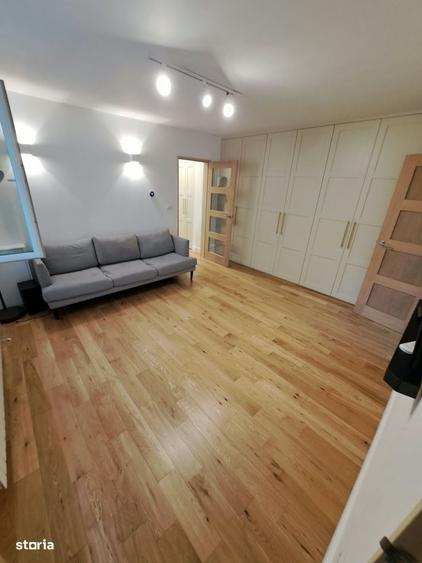 Apartament cu 3 camere semidecomandat în Central