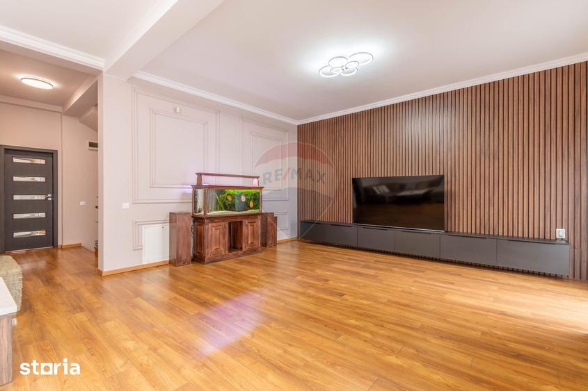 Casă cu 5 camere cu Teren 445 Mp în Europa