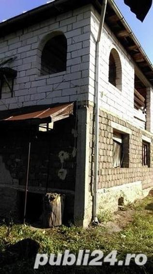 Casă cu 8 camere cu Teren 706 Mp în Ieud