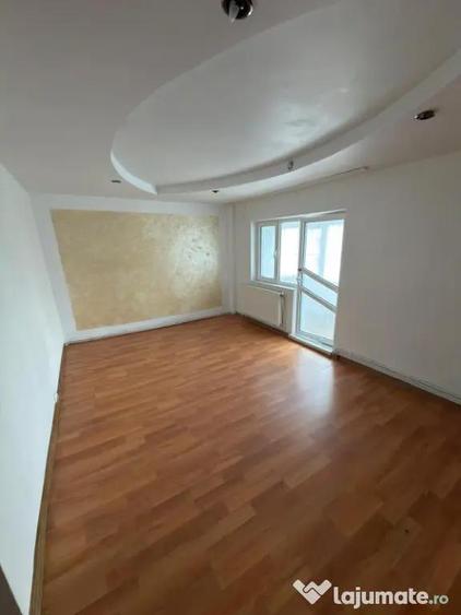 Apartament cu 3 camere decomandat în Balta Albă