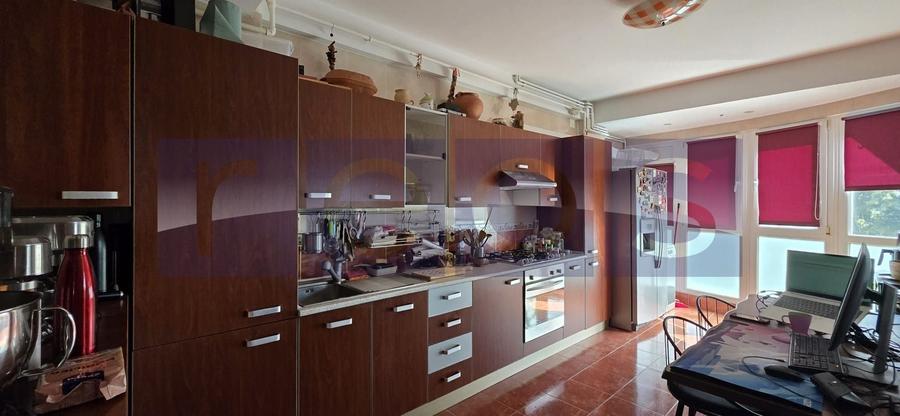 Apartament cu 4 camere în Dristor