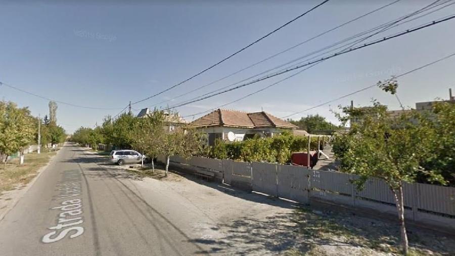 Casă individuală cu 3 camere cu Teren 1800 Mp în Central