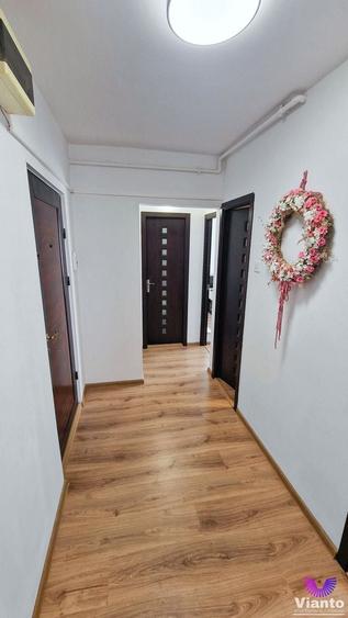Apartament cu 3 camere decomandat, mobilat în Turnișor