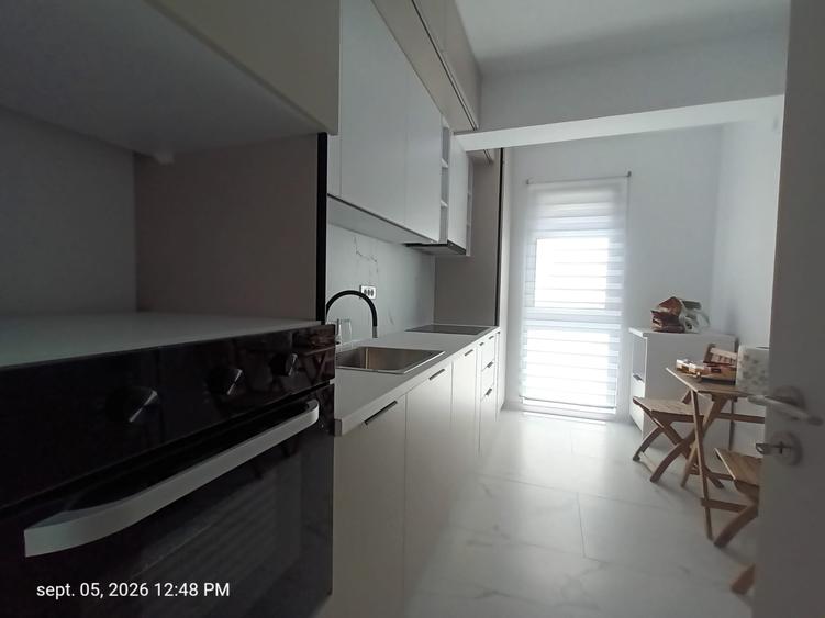 Apartament cu 3 camere semidecomandat în Otopeni
