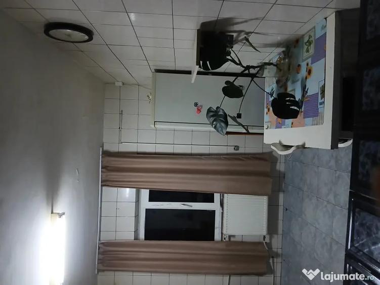 Apartament cu 3 camere decomandat în Nerva Traian