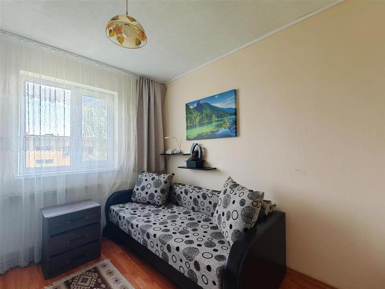 Apartament cu 3 camere semidecomandat în Florilor