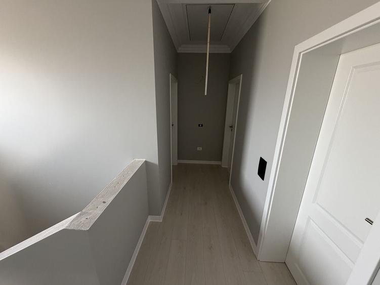 Casă cu 4 camere în Central