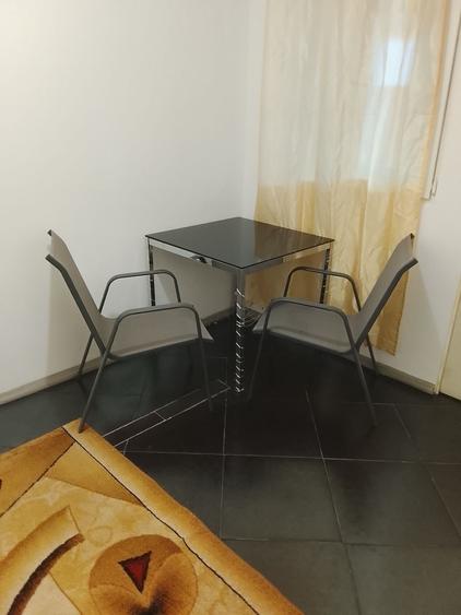 Garsonieră decomandată în Iris