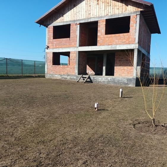 Casă cu 4 camere în Costi