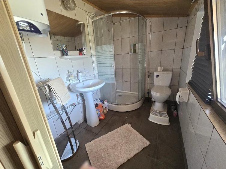 Casă cu 2 camere cu Teren 4200 Mp în Mozăceni