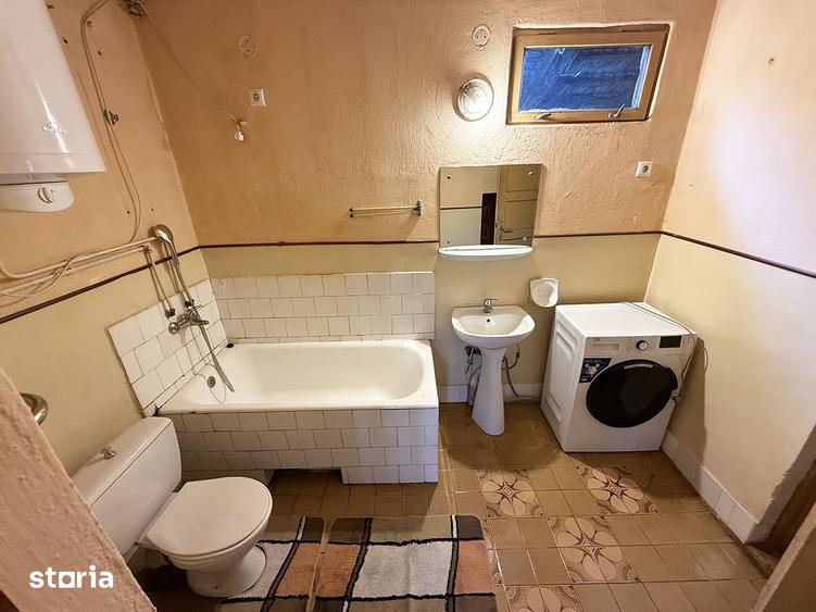 Casă cu 4 camere cu Teren 1190 Mp în Biharia