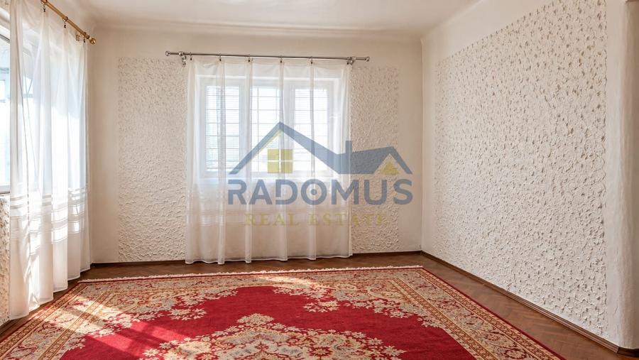 Casă individuală cu 7 camere cu Canalizare în Bărcănești