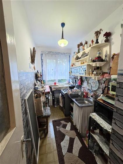 Apartament cu 3 camere semidecomandat în Groapa