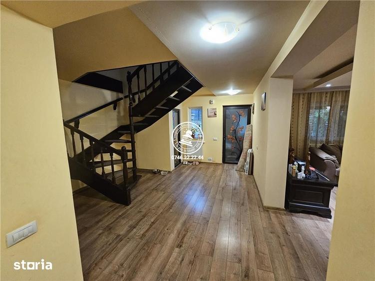 Casă cu 6 camere cu Teren 900 Mp în Aroneanu