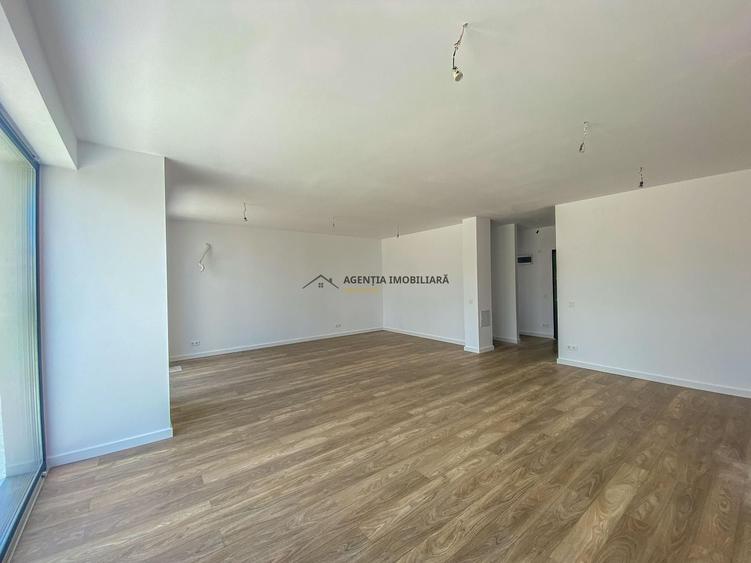 Duplex cu 4 camere cu Canalizare în Tunari