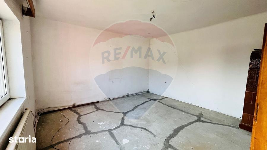 Casă cu 4 camere cu Teren 1367 Mp în Sântandrei