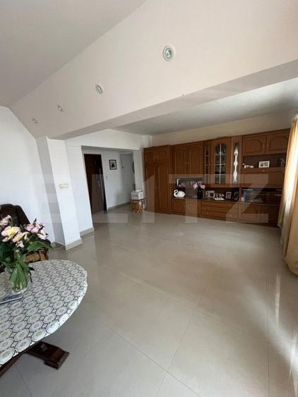 Apartament cu 4 camere decomandat în Câmpia Turzii