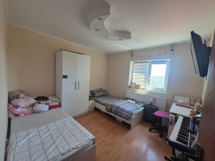 Apartament cu 2 camere decomandat în 1 Mai
