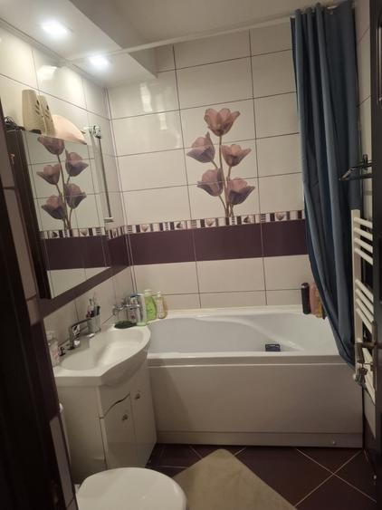 Apartament cu 3 camere semidecomandat, mobilat în Metalurgie