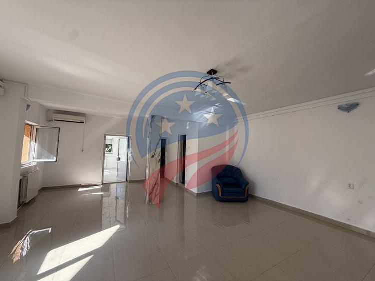 Casă cu 5 camere cu Teren 372 Mp în Central