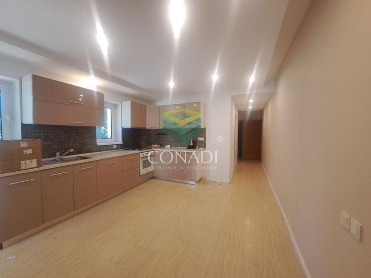 Duplex cu 8 camere cu Canalizare în Iancu Nicolae