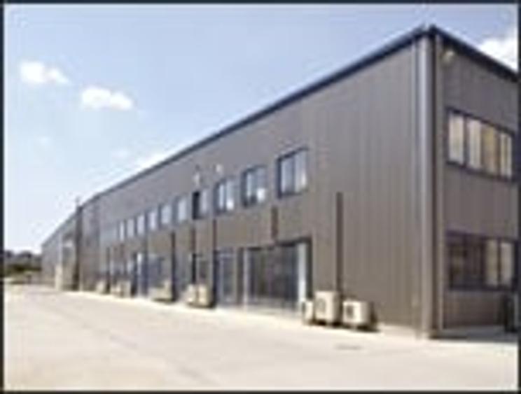 Spațiu industrial, de 578 mp, în Titan