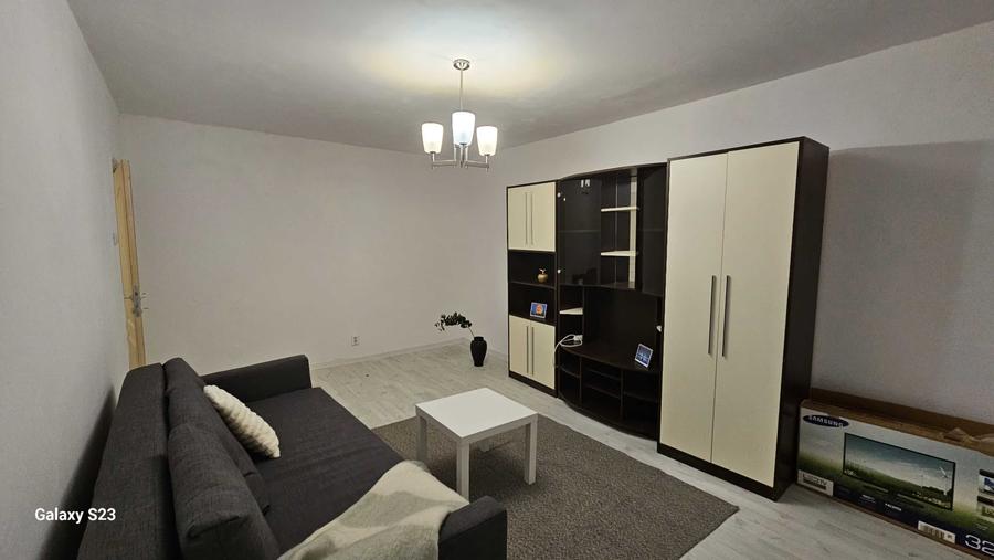Apartament cu 2 camere decomandat în Piața Centrală