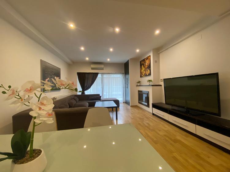 Apartament cu 3 camere semidecomandat, mobilat în Pipera