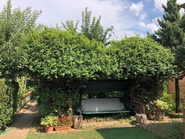 Casă cu 7 camere cu Teren 1100 Mp în Soarelui