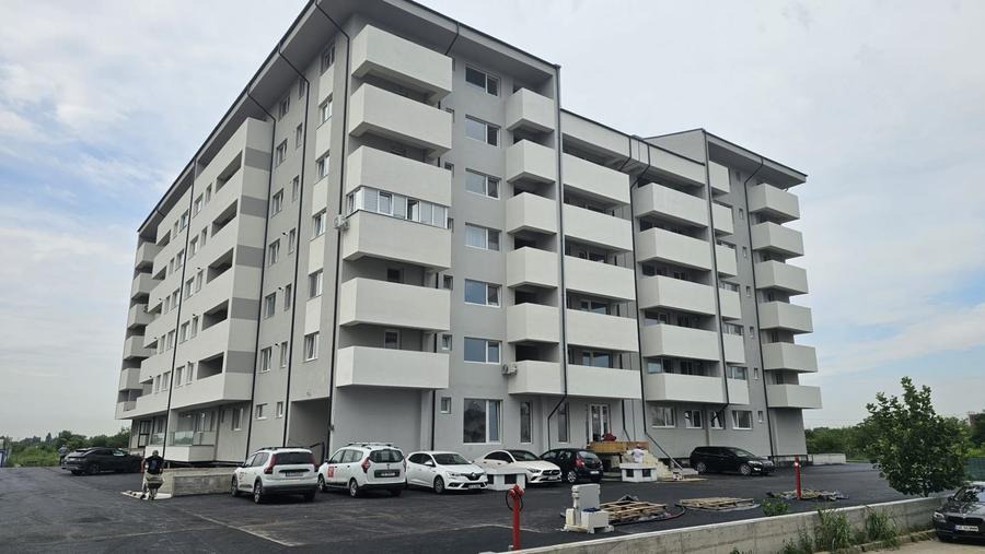 Apartament cu 3 camere decomandat în Berceni