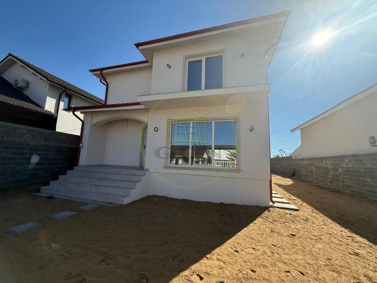 Casă individuală cu 4 camere cu Canalizare în Preajba