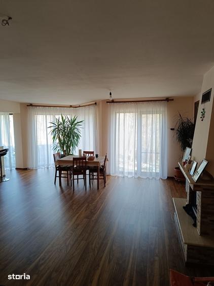Casă cu 4 camere cu Teren 2500 Mp în Central