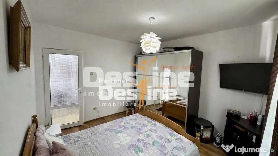 Apartament cu 3 camere semidecomandat în Donici