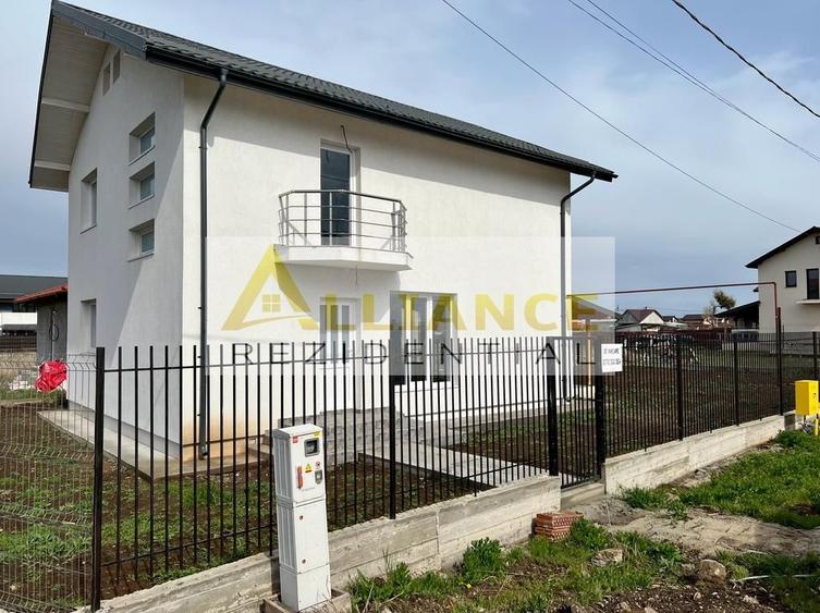 Casă individuală cu 5 camere cu Canalizare în Berceni