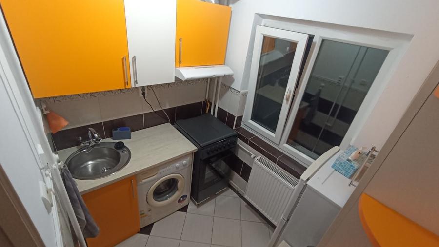 Proprietar inchiriez apartament cu 1 camera Complex Studentesc-Stadion, str Bradul - 3