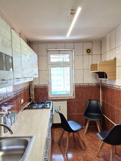 Apartament cu 3 camere decomandat, mobilat în Colentina
