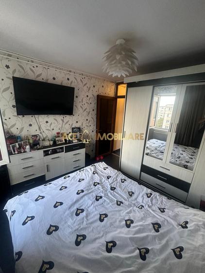 Apartament cu 4 camere decomandat, mobilat în Crângași
