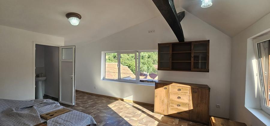 Casă individuală cu 5 camere cu Teren 960 Mp în Orlat