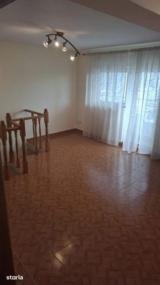 Casă cu 5 camere cu Teren 219 Mp în Moșoaia