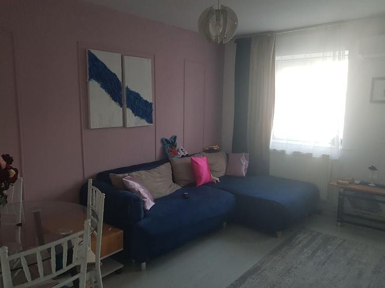 Apartament cu 3 camere semidecomandat în Progresul I