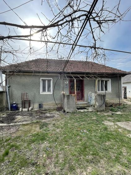 Casă cu 4 camere în Cărăndeni